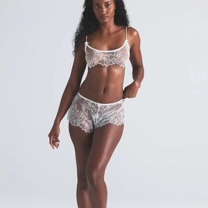 Skims Women's Ultra Fine Lace Bralette & Shorts Set